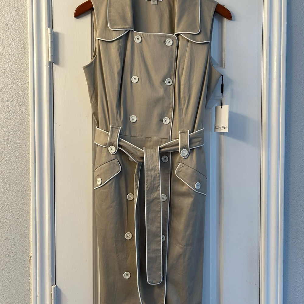 Stylish Sleeveless Trench Dress with White Trim